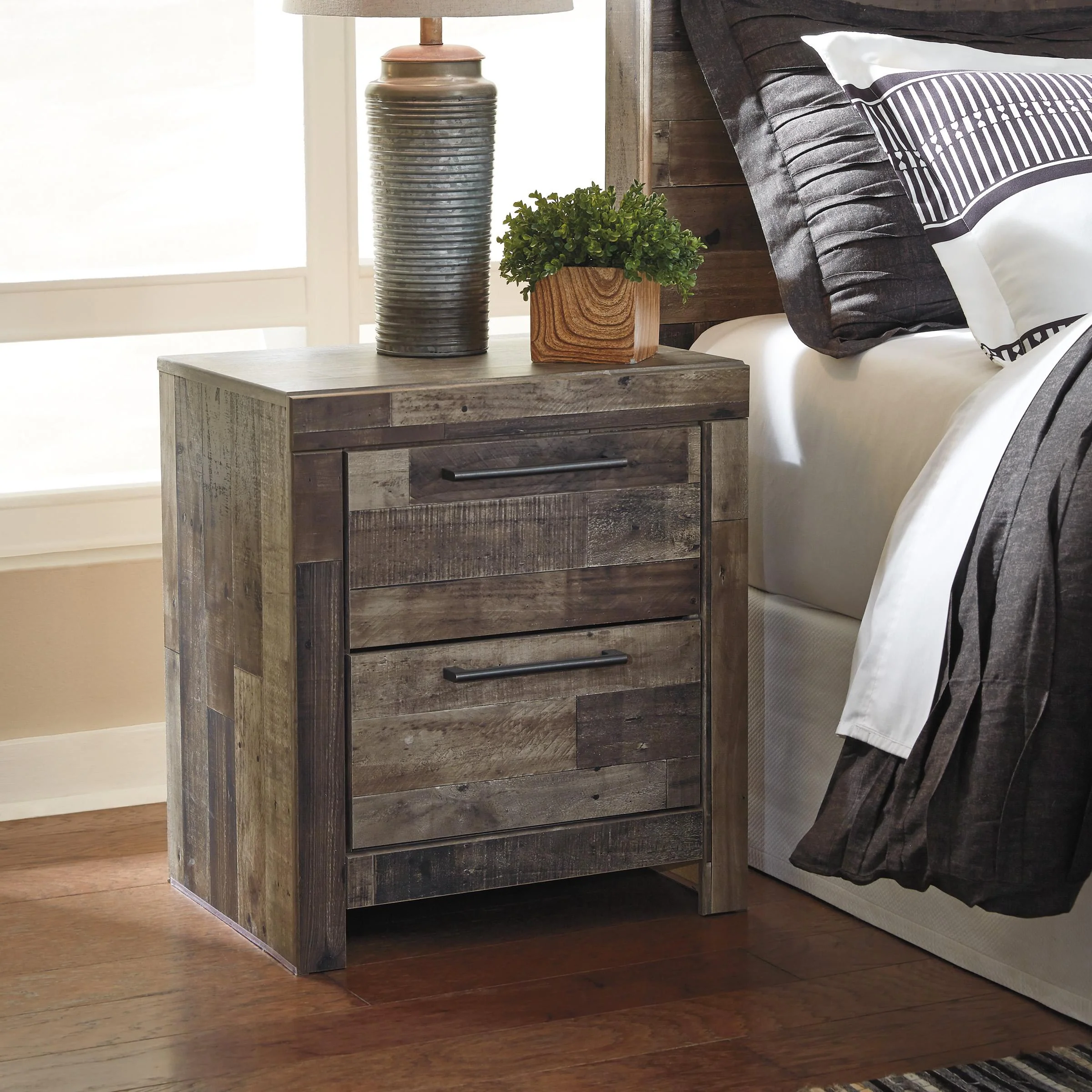 Benchcraft Derekson 2-Drawer Nightstand B200-92 - Image 3