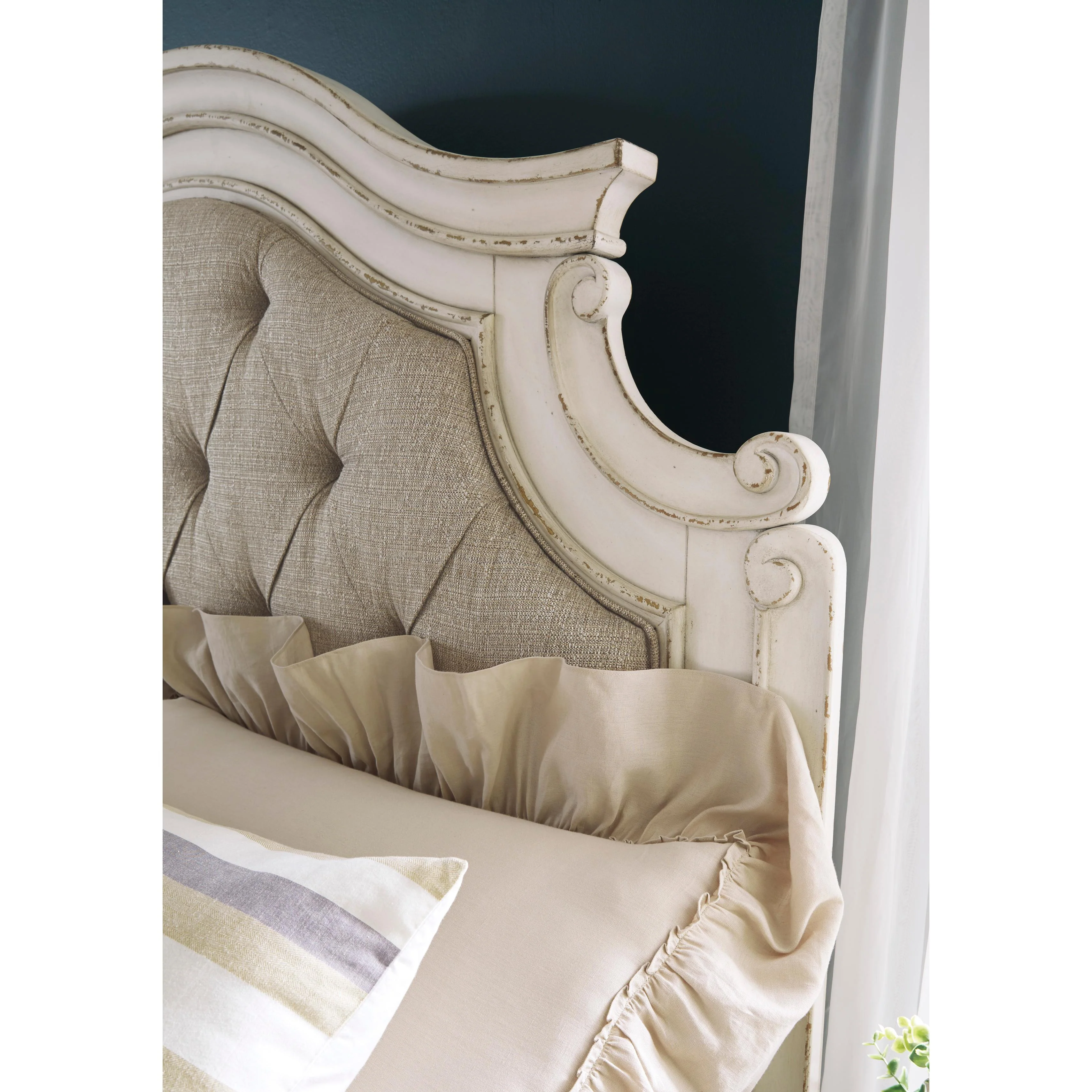 Signature Design by Ashley Realyn King Upholstered Panel Bed B743-58/B743-56/B743-97 - Image 3