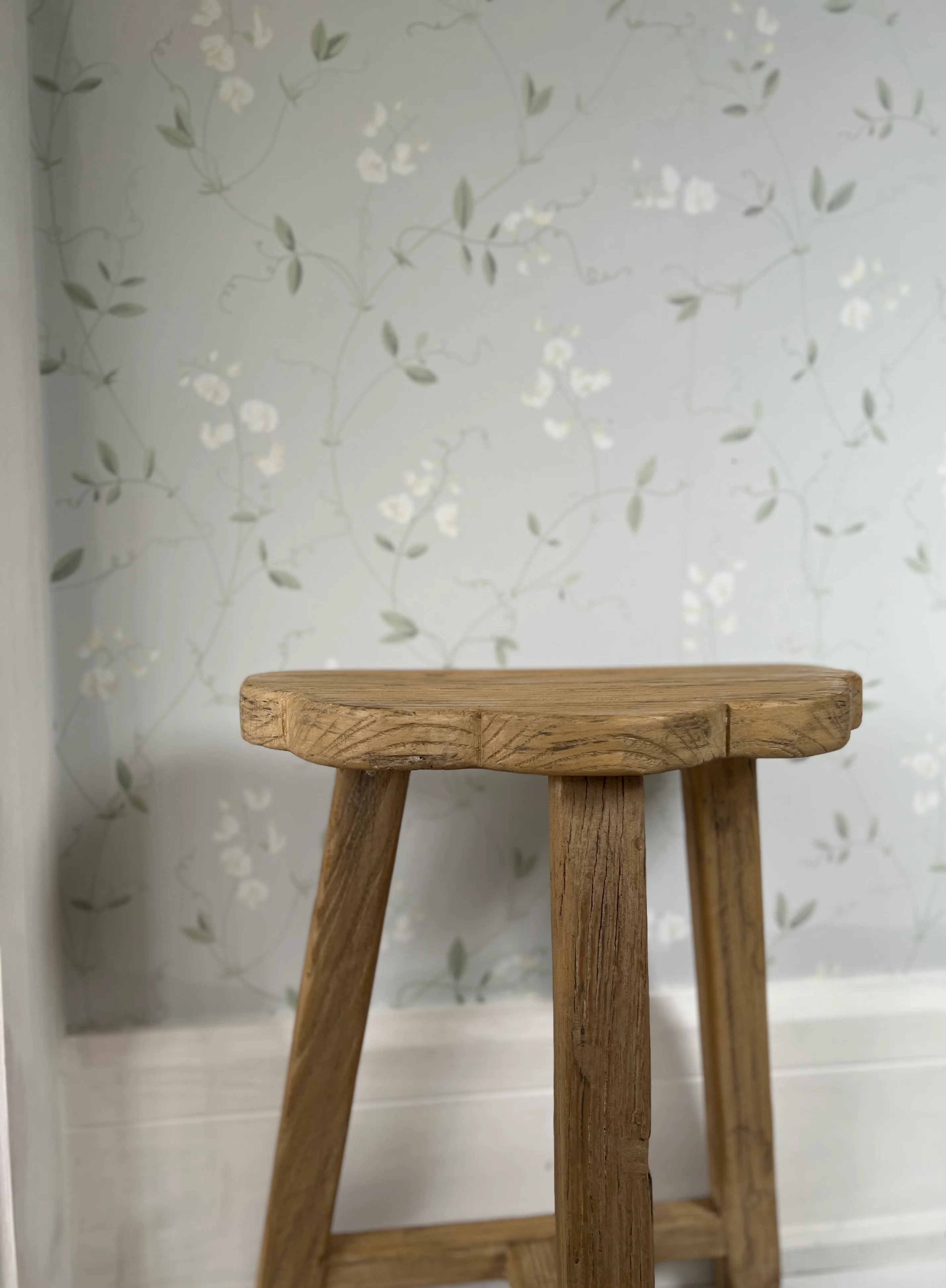 Lilliana Scalloped Stool - Image 2