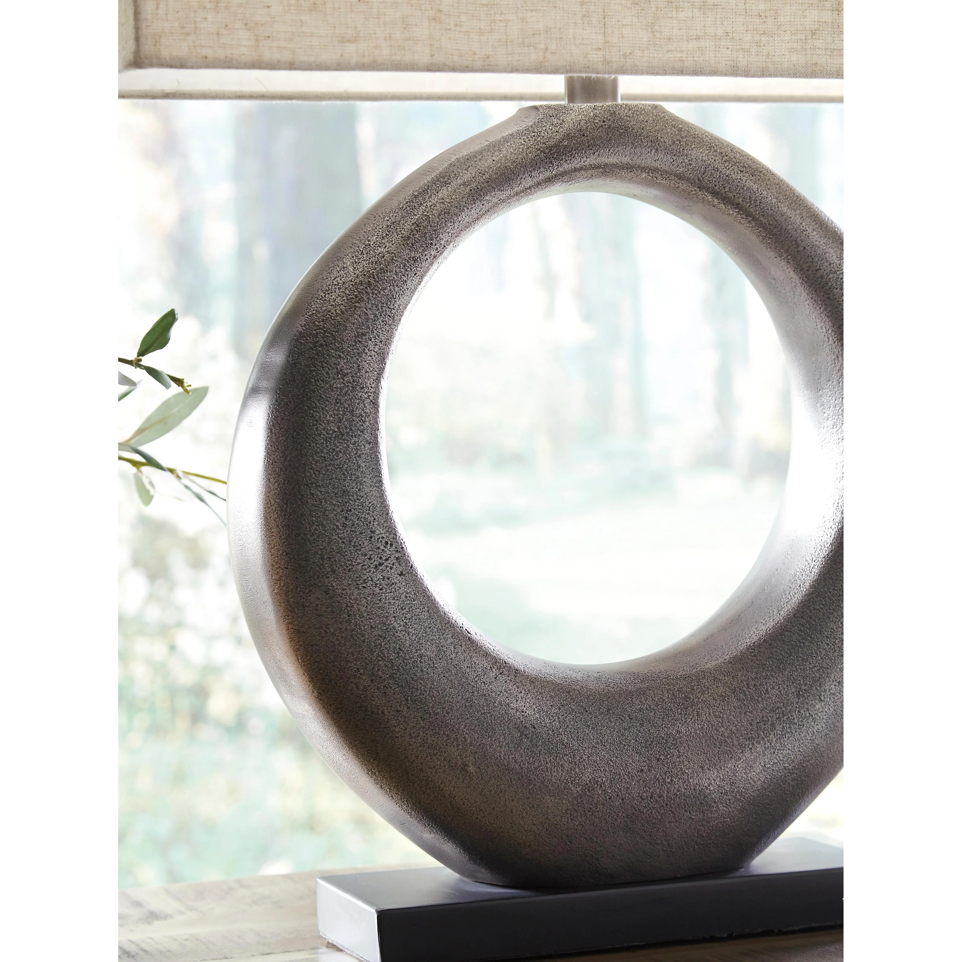 Signature Design by Ashley Saria Table Lamp L207394 - Image 2