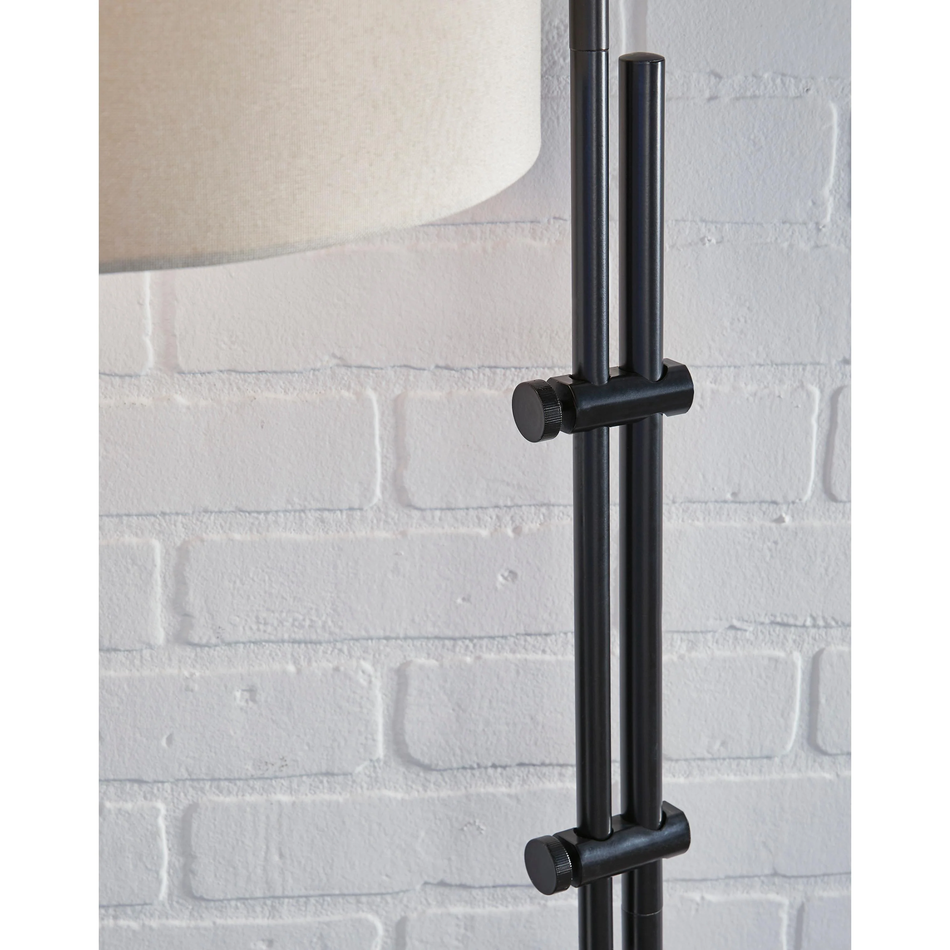 Signature Design by Ashley Baronvale L206041 Metal Floor Lamp - Image 2