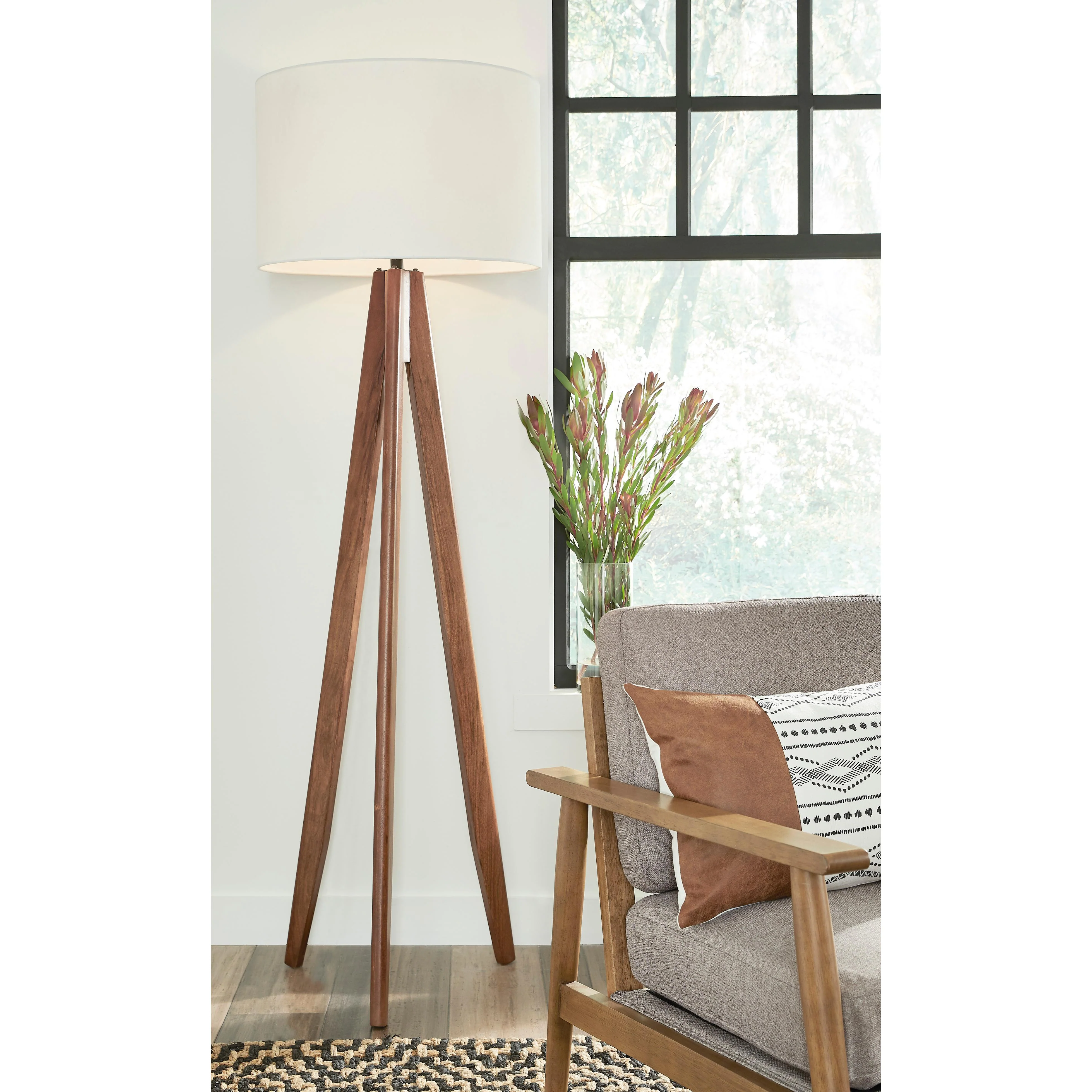 Signature Design by Ashley Dallson L329011 Wood Floor Lamp - Image 3
