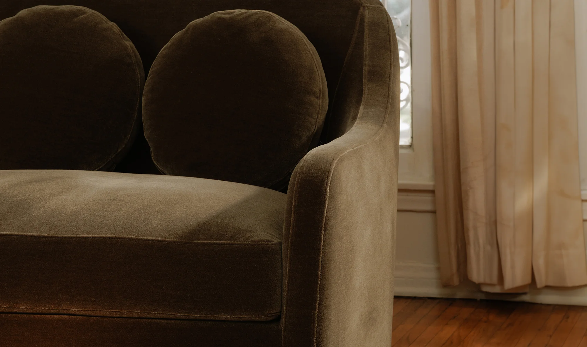 Maxine Sofa - Image 3