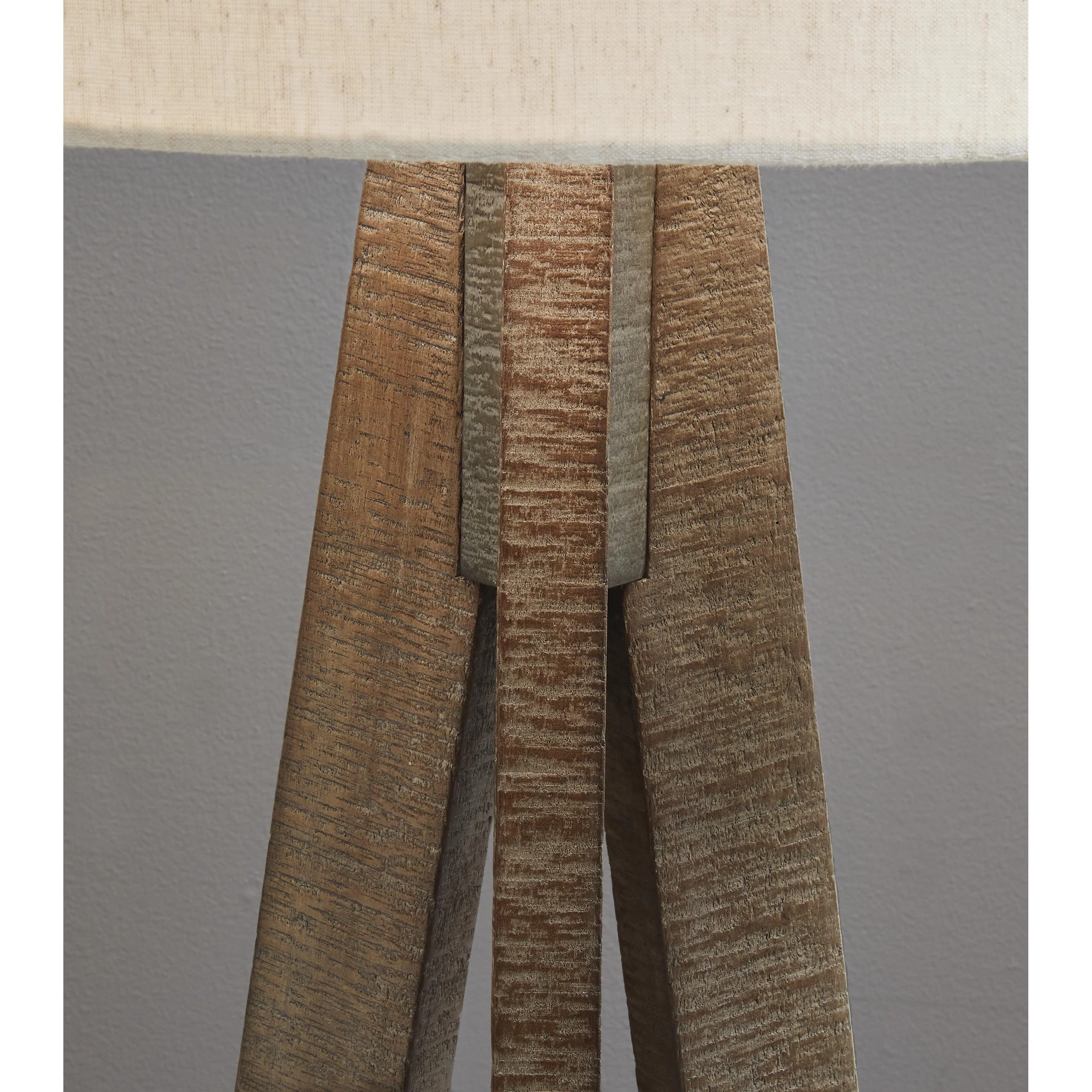 L329021 Signature Design by Ashley Dallson Floorstanding Lamp - Image 2