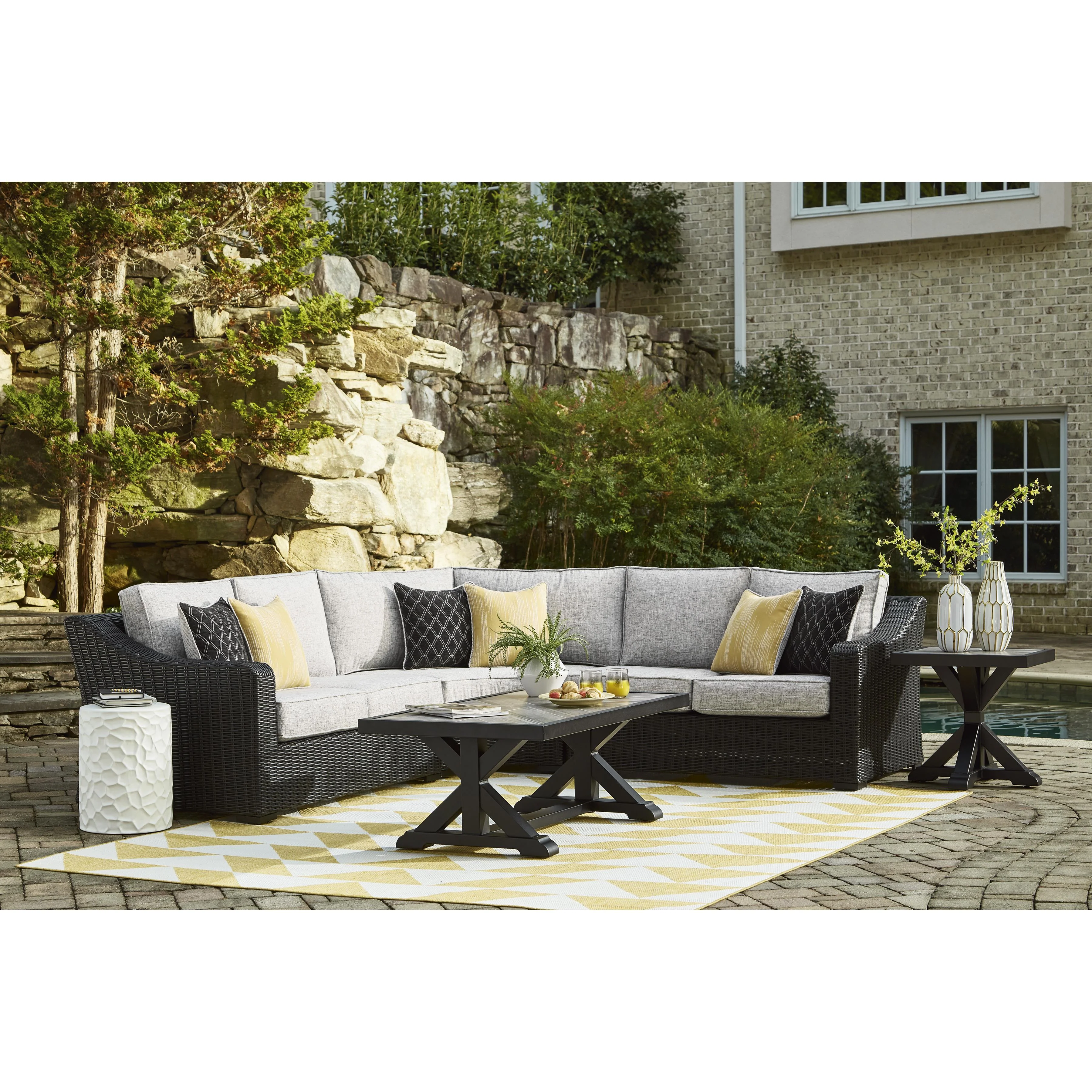 Signature Design by Ashley Beachcroft P792P1 3 pc Outdoor Sectional - Image 3