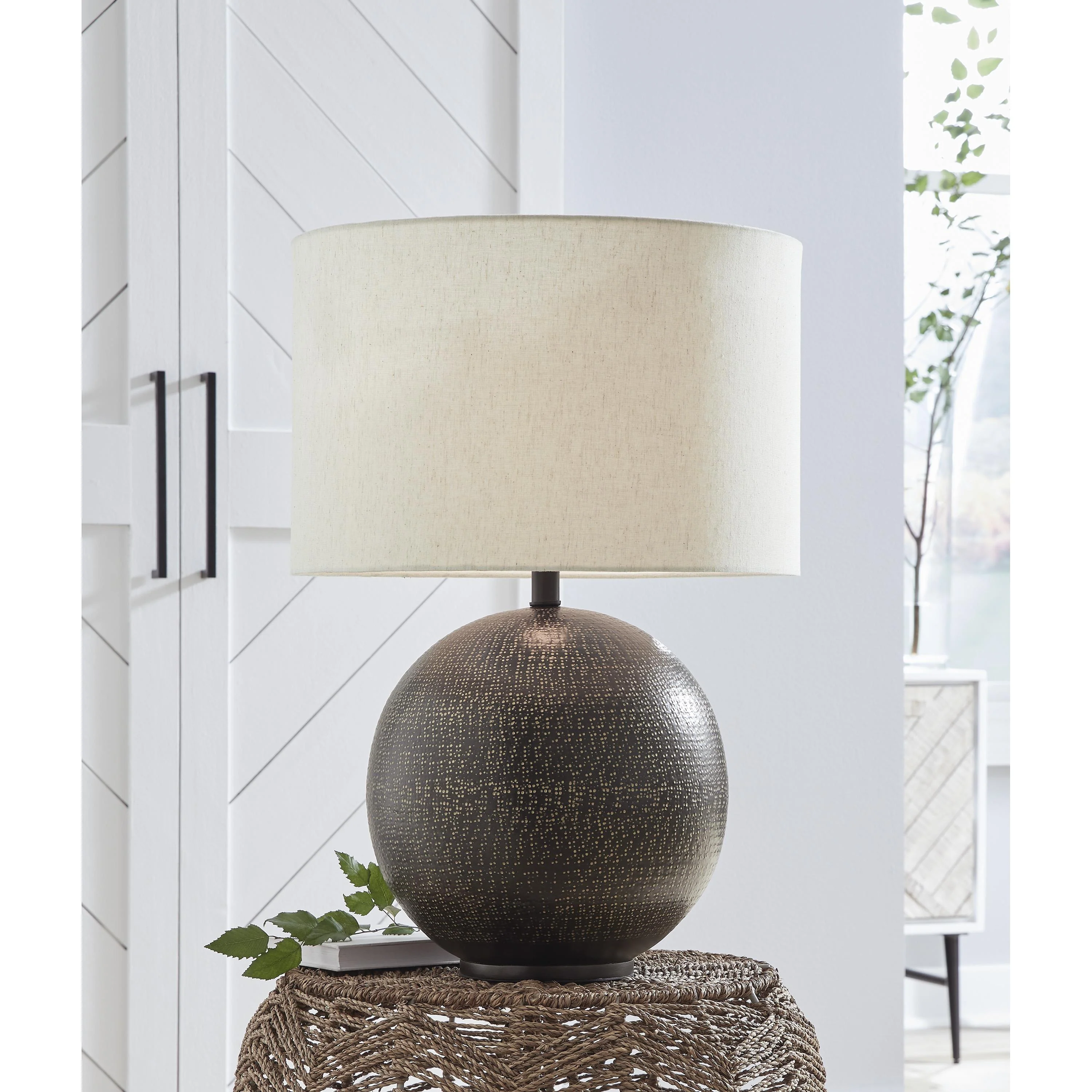 Signature Design by Ashley Hambell L207434 Metal Table Lamp - Image 2