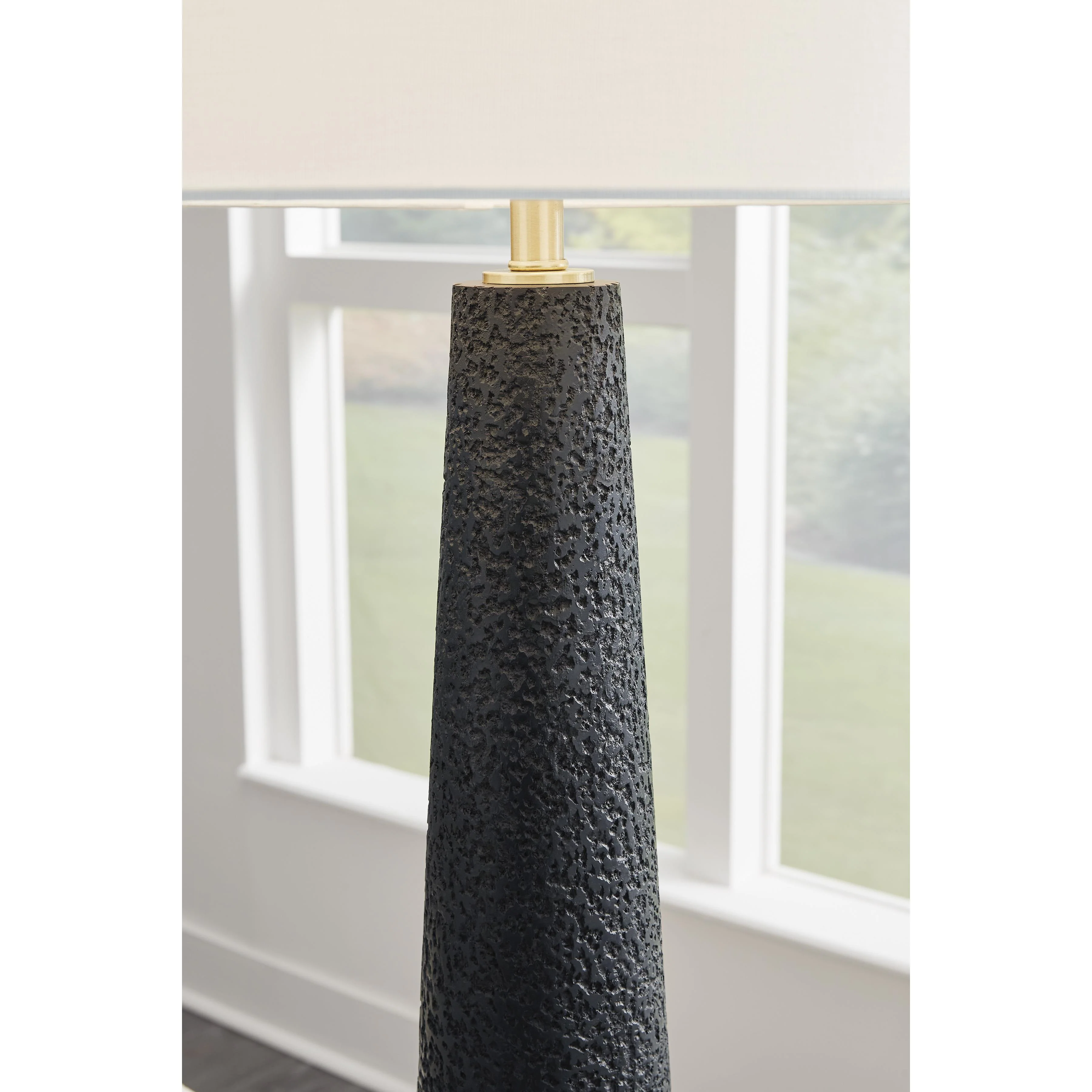 Signature Design by Ashley Hallburg L235761 Poly Floor Lamp - Image 3