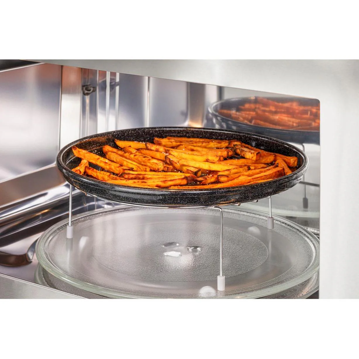 GE Profile 30-inch 1.7 CU. Ft. Over-the-Range Microwave Oven PVM9179RYSS - Image 3