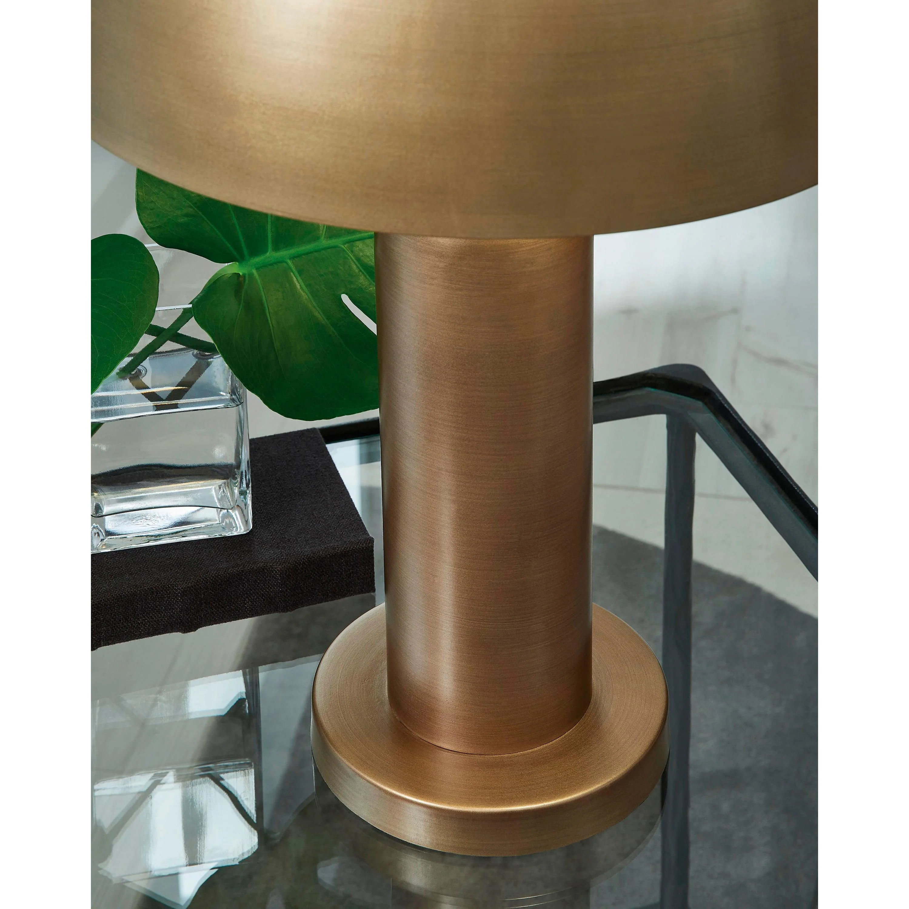 Signature Design by Ashley Wendfield Table Lamp L208514 - Image 3