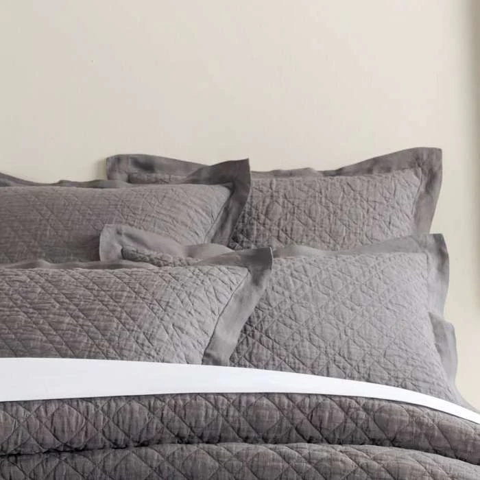 Black Washed Linen Quilt - Image 3
