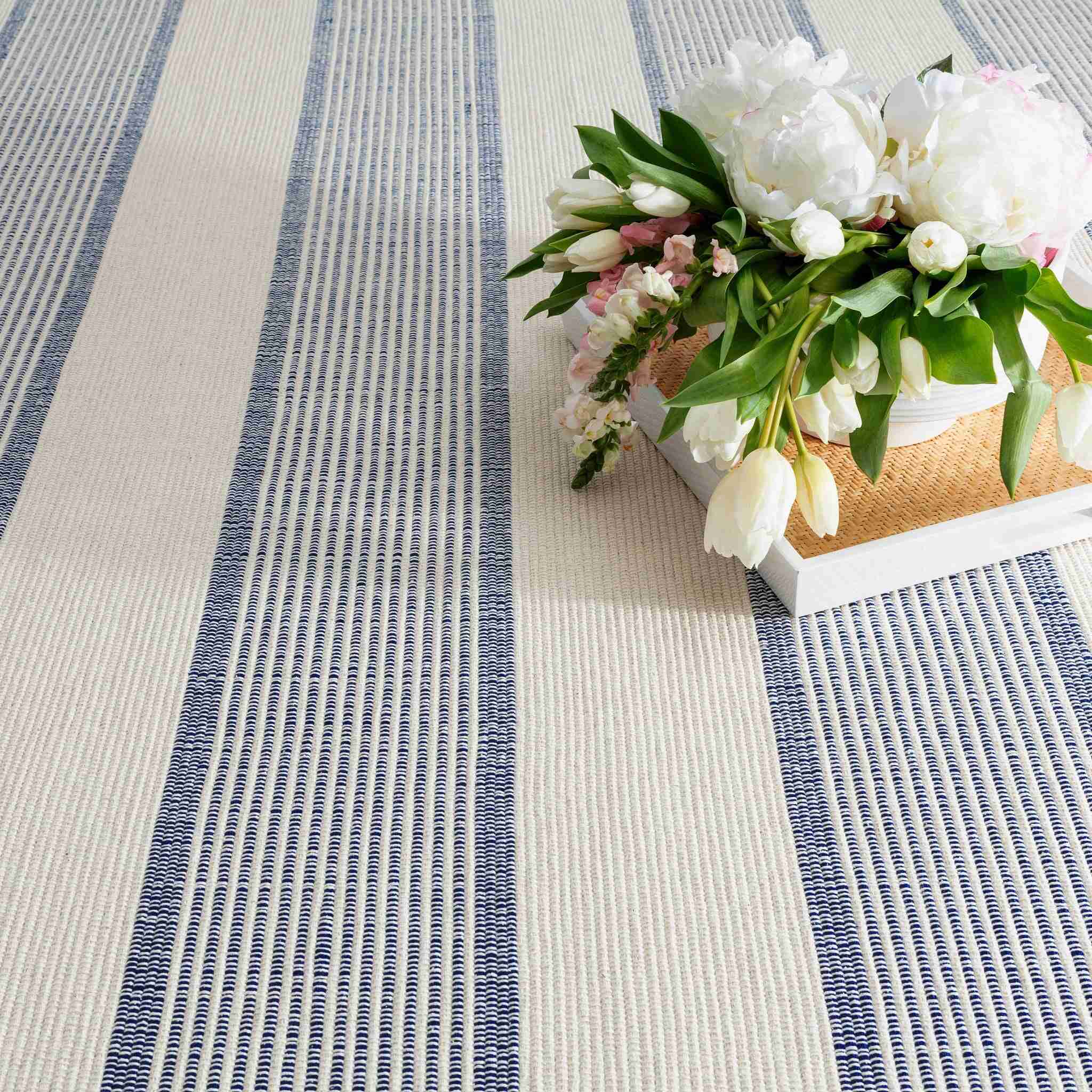 La Mirada Navy Handwoven Cotton Rug - Image 2