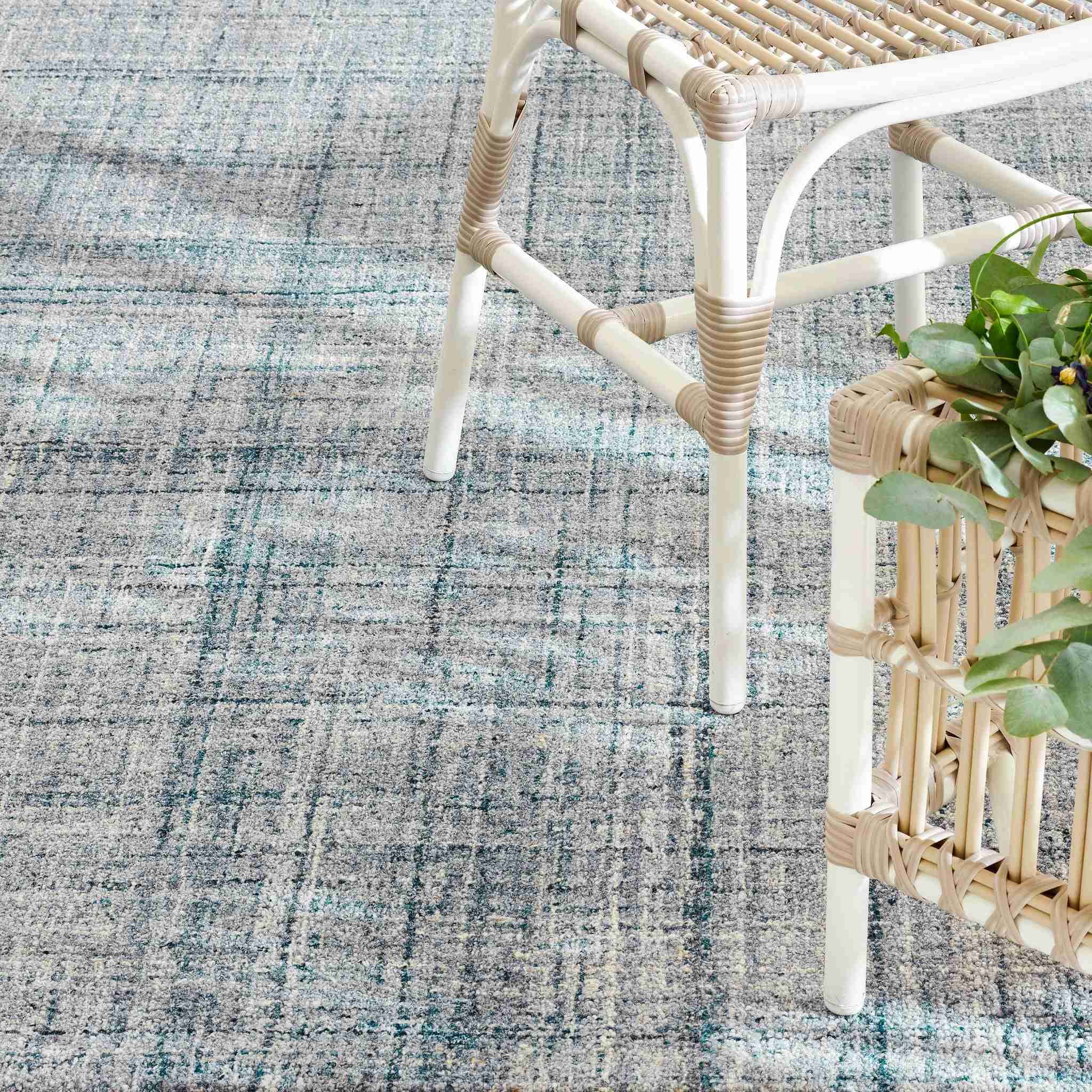 Harris Blue/Ivory Hand Micro Hooked Wool Rug - Image 2