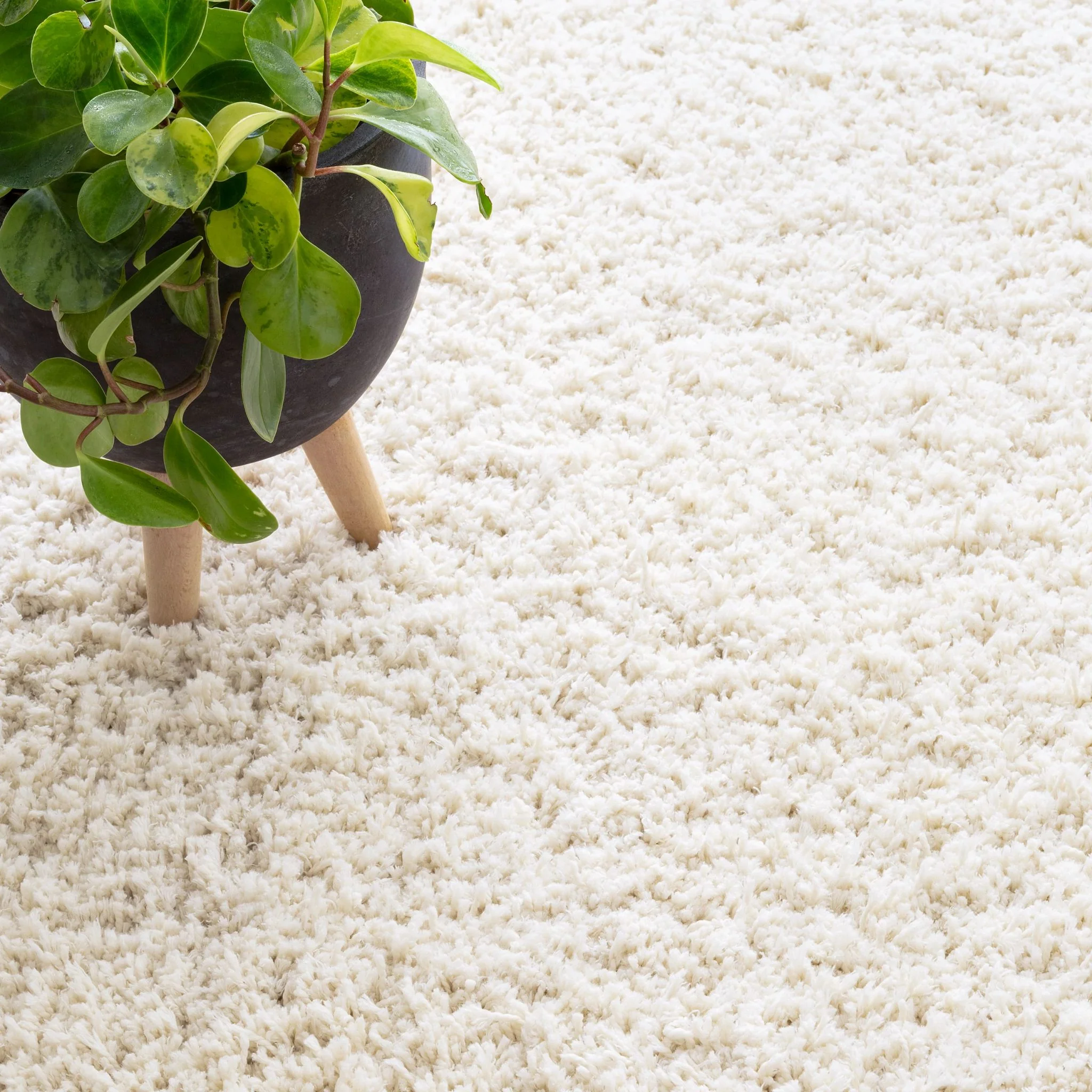 Kodiak Ivory Handwoven Microfiber Performance Rug - Image 2