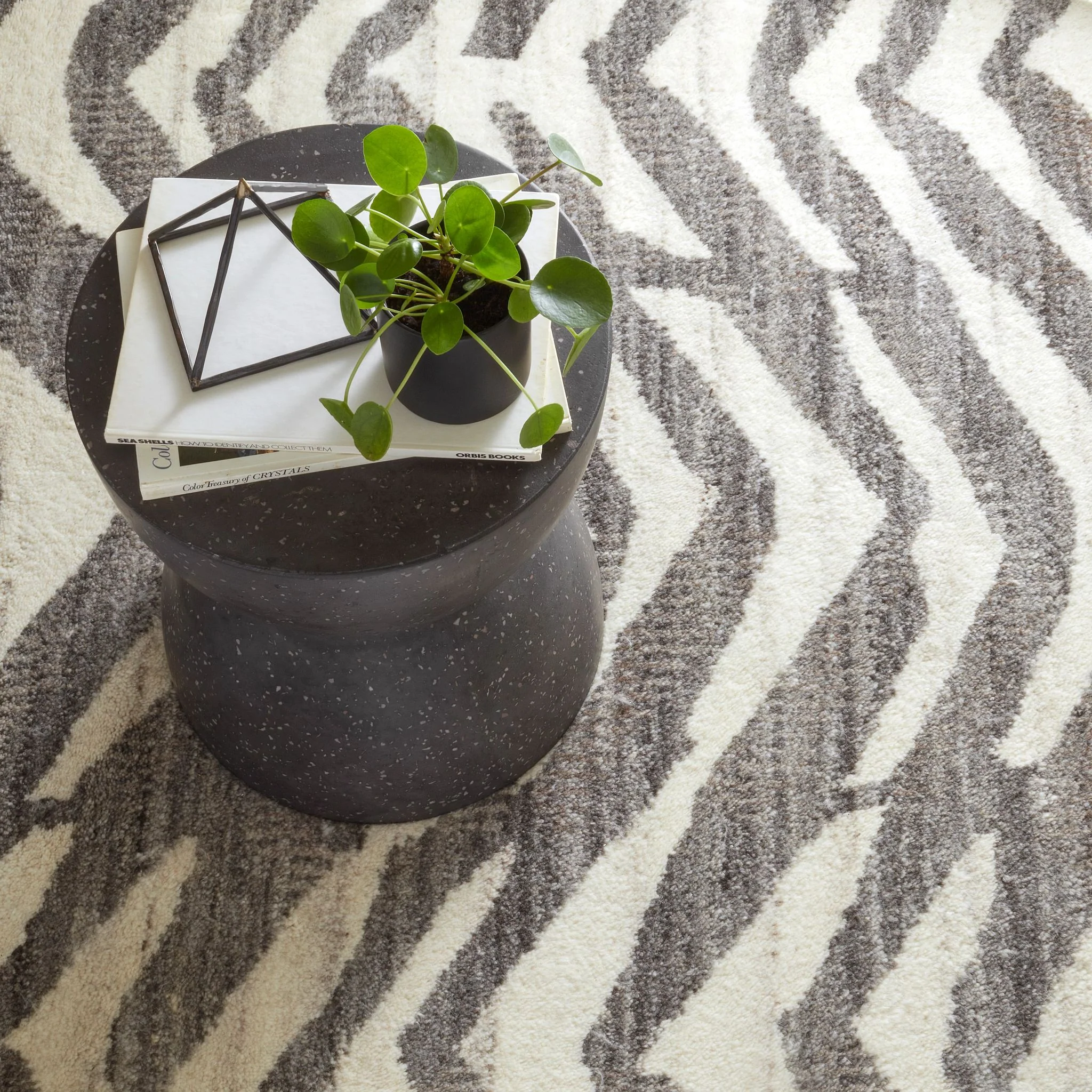 Farah Grey Hand Knotted Wool Rug - Image 2