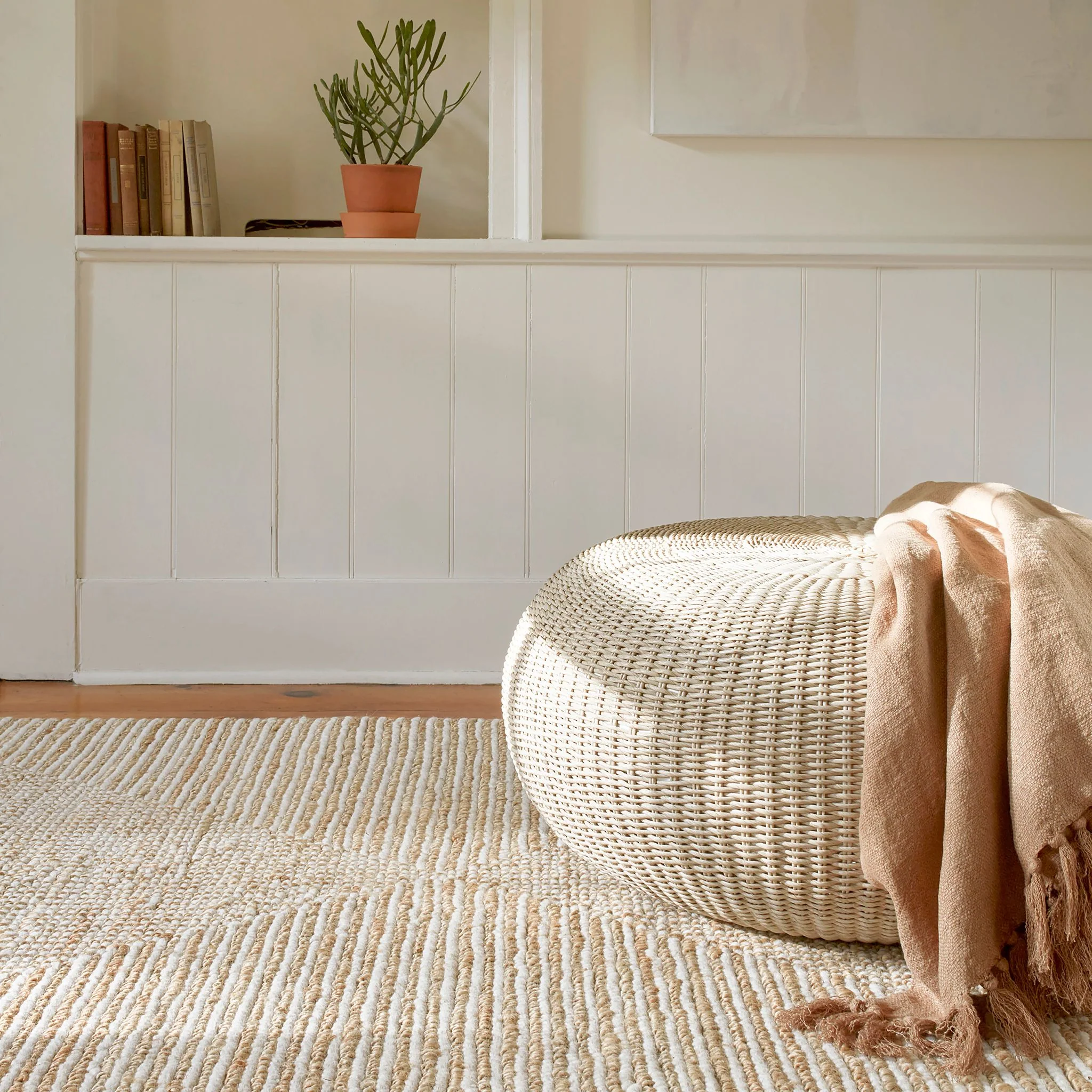Kelan Ivory Handwoven Jute Rug - Image 3