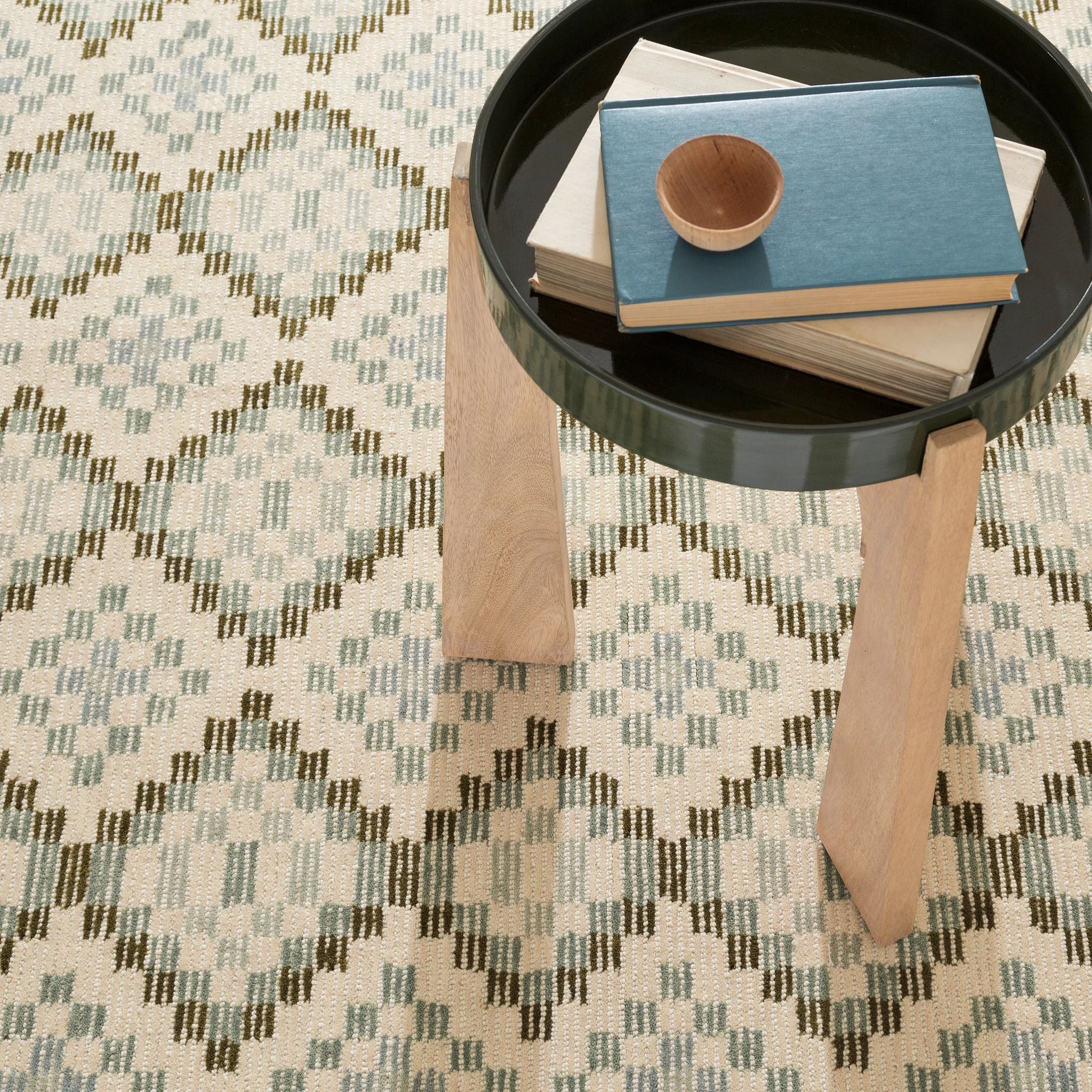 Diamond Cove Green Hand Tufted Wool Rug - Image 2