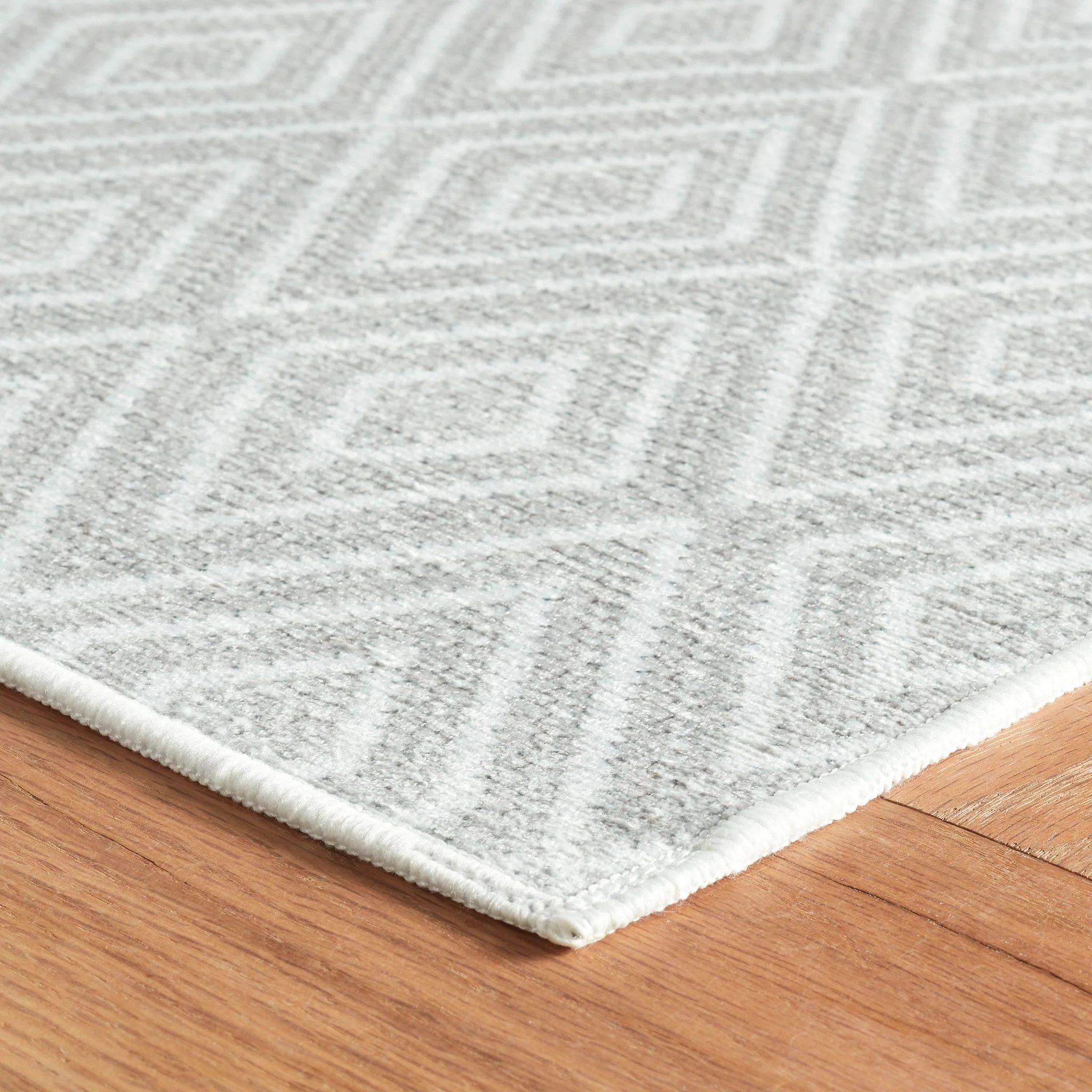Diamond Platinum/White Machine Washable Rug - Image 3