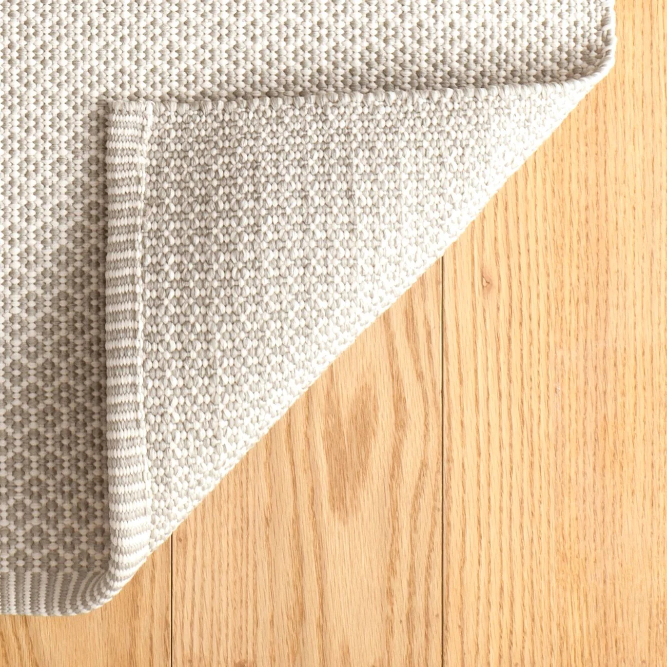 Finn Platinum Handwoven Indoor/Outdoor Rug - Image 3