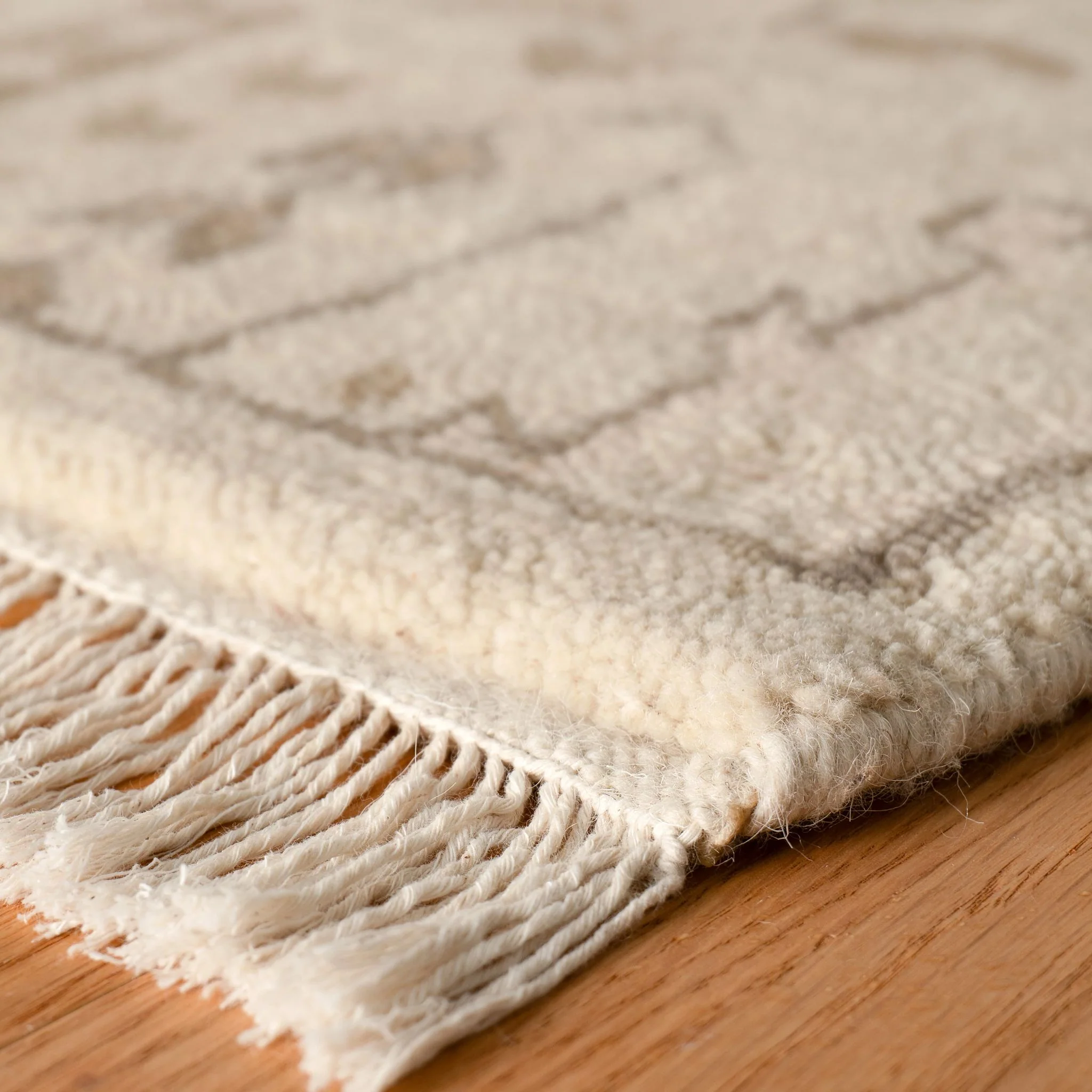 Dara Cream Hand Knotted Wool Rug - Image 3