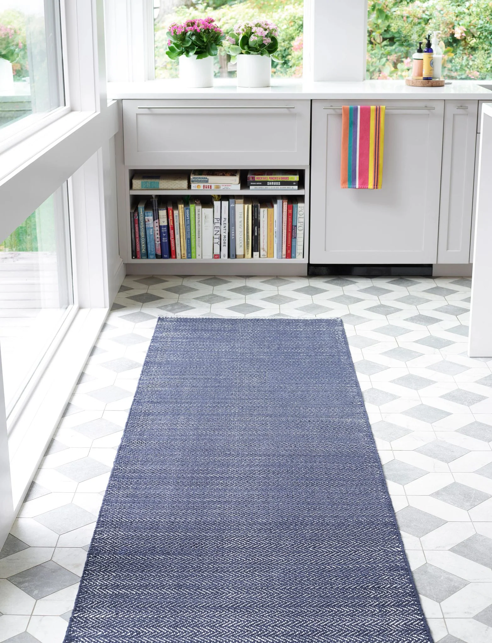 Herringbone Indigo/White Handwoven Indoor/Outdoor Rug - Image 3