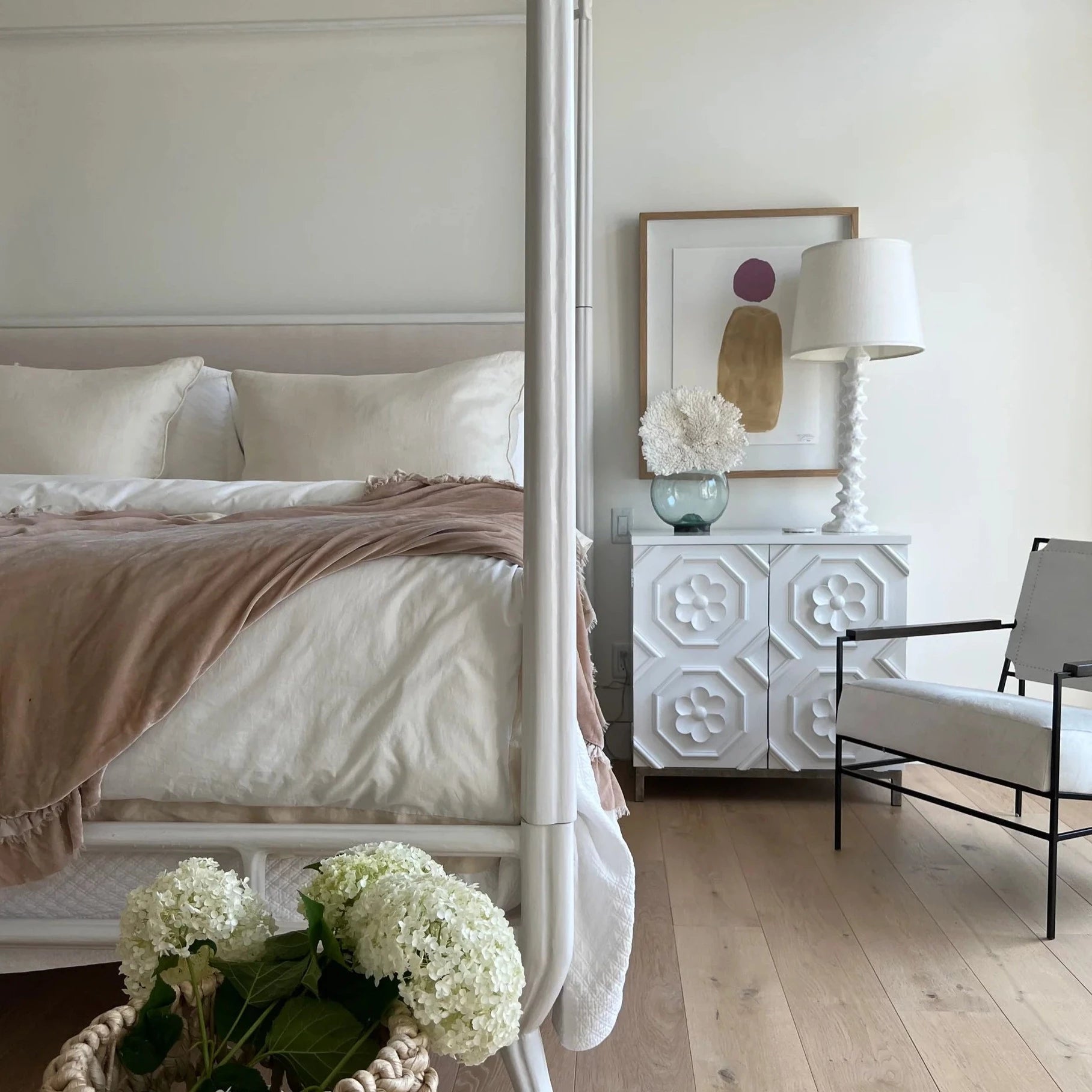 Tulipa Nightstand - Image 2
