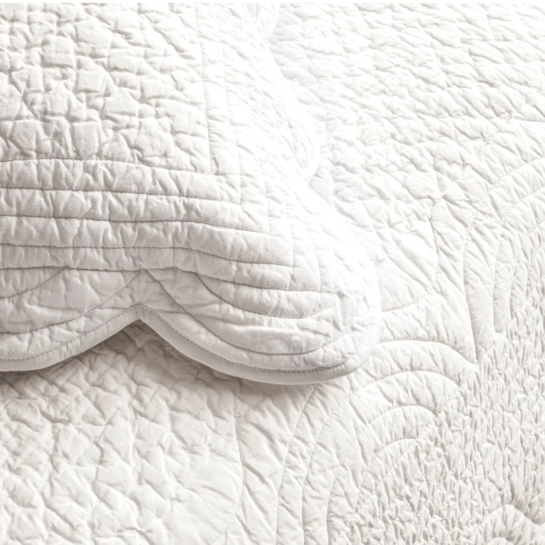 Scallop White Quilt - Image 3