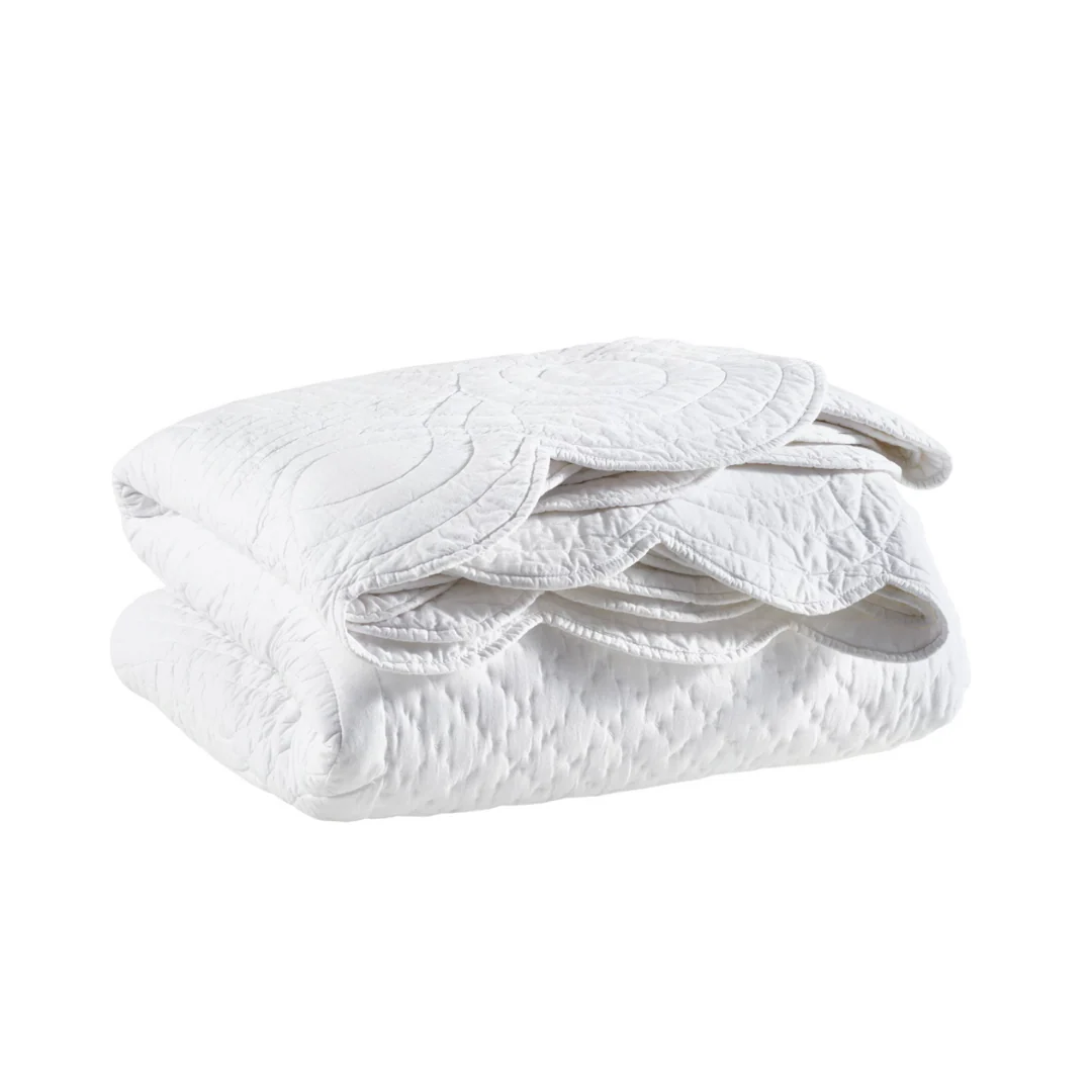 Scallop White Quilt - Image 2