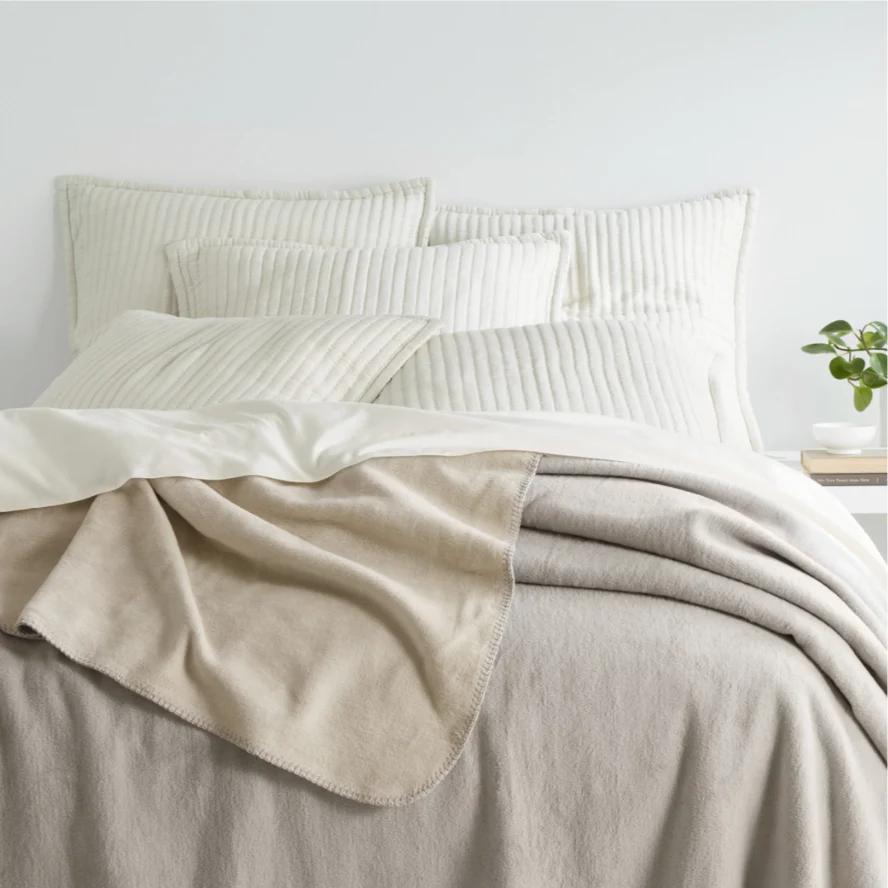 Holly Fleece Blanket, Grey