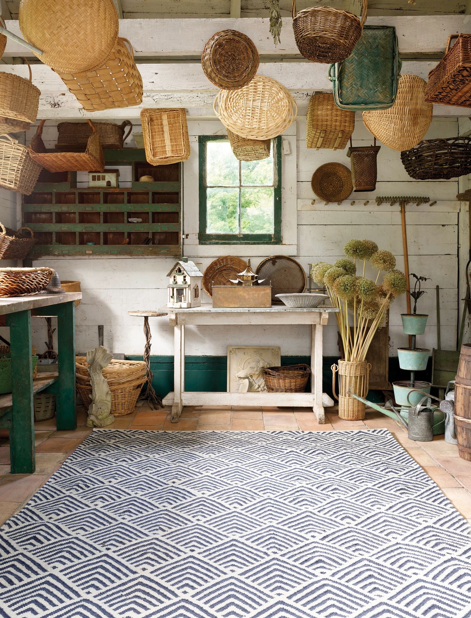Cleo Navy Handwoven Indoor/Outdoor Rug - Image 3