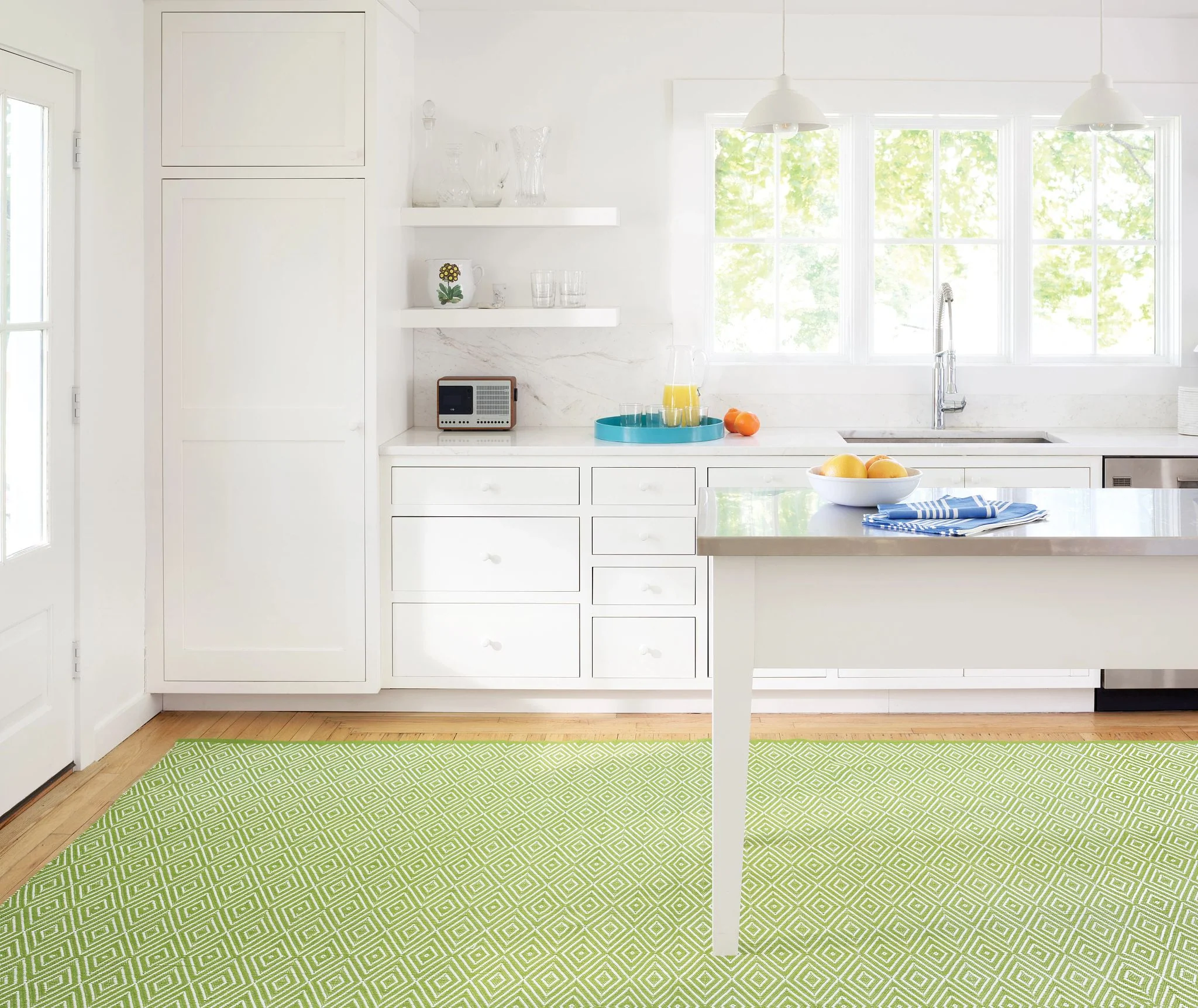 Diamond Sprout/White Handwoven Indoor/Outdoor Rug - Image 3