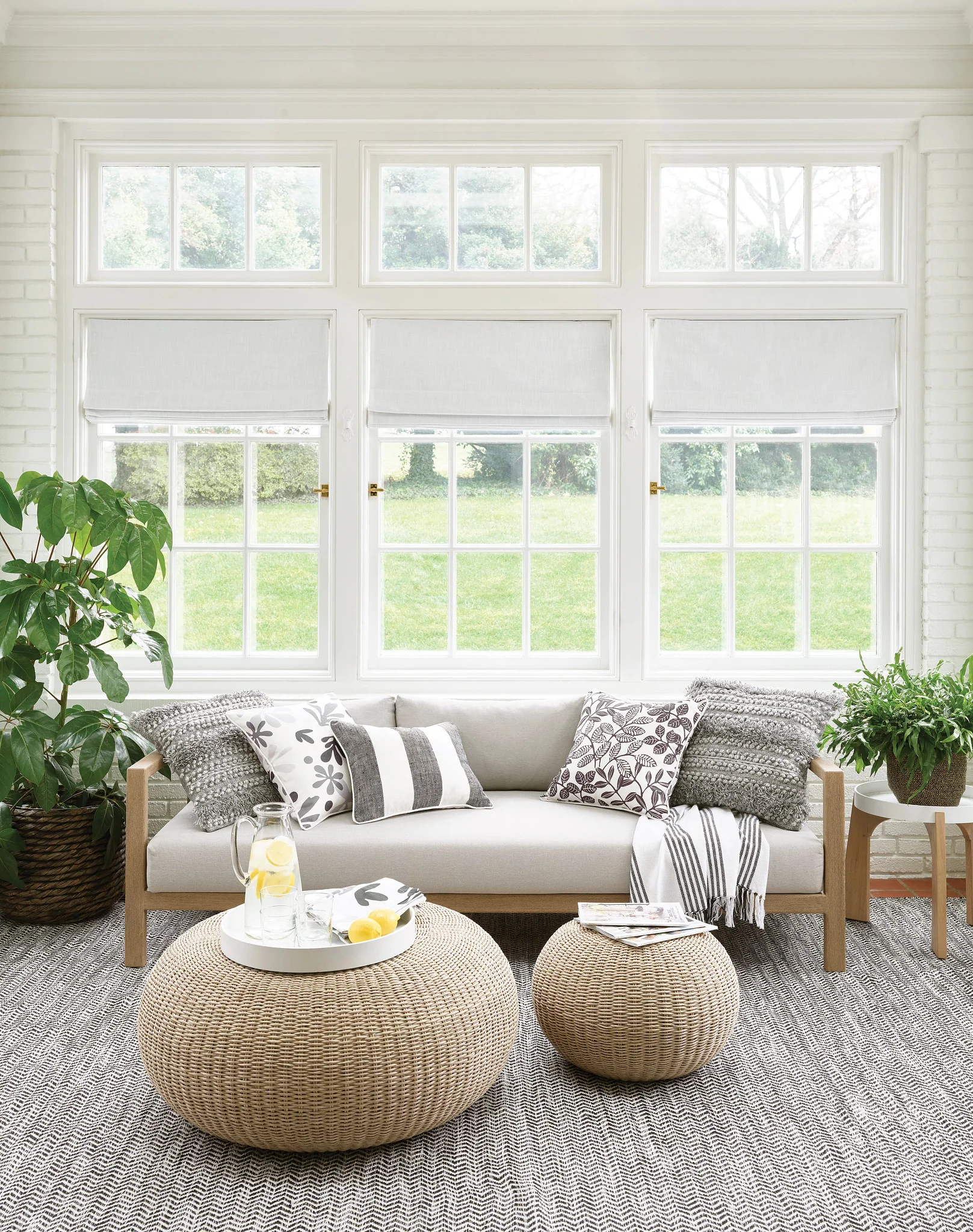 Coastal Black Handwoven Indoor/Outdoor Rug - Image 3