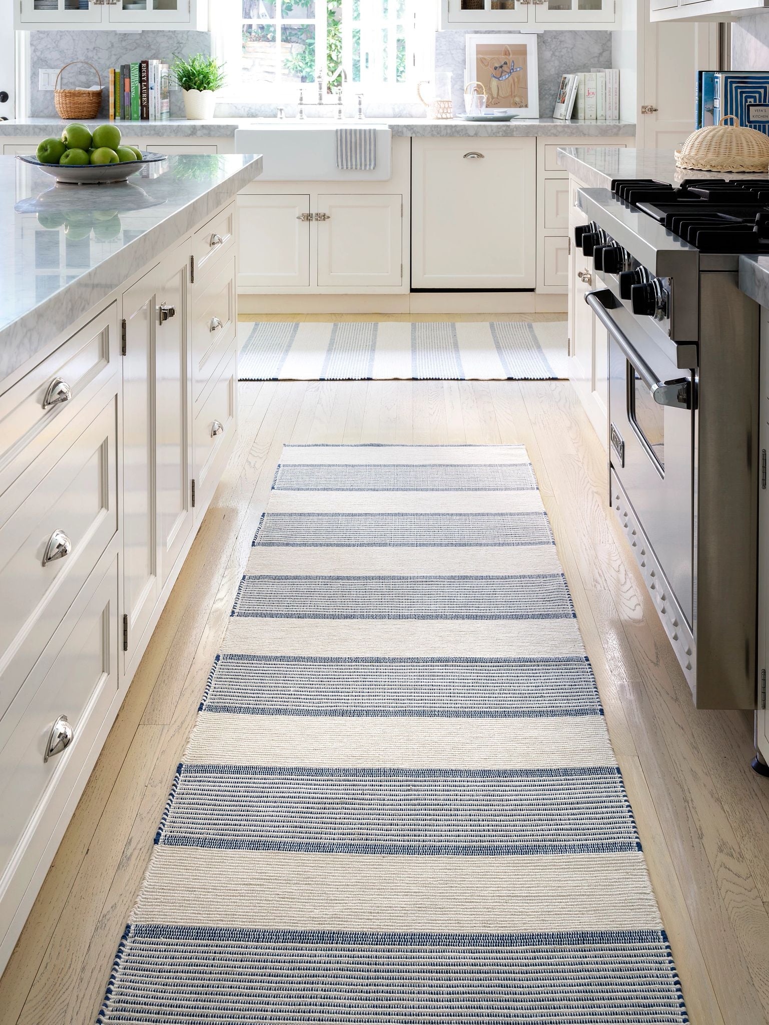 La Mirada Navy Handwoven Cotton Rug - Image 3