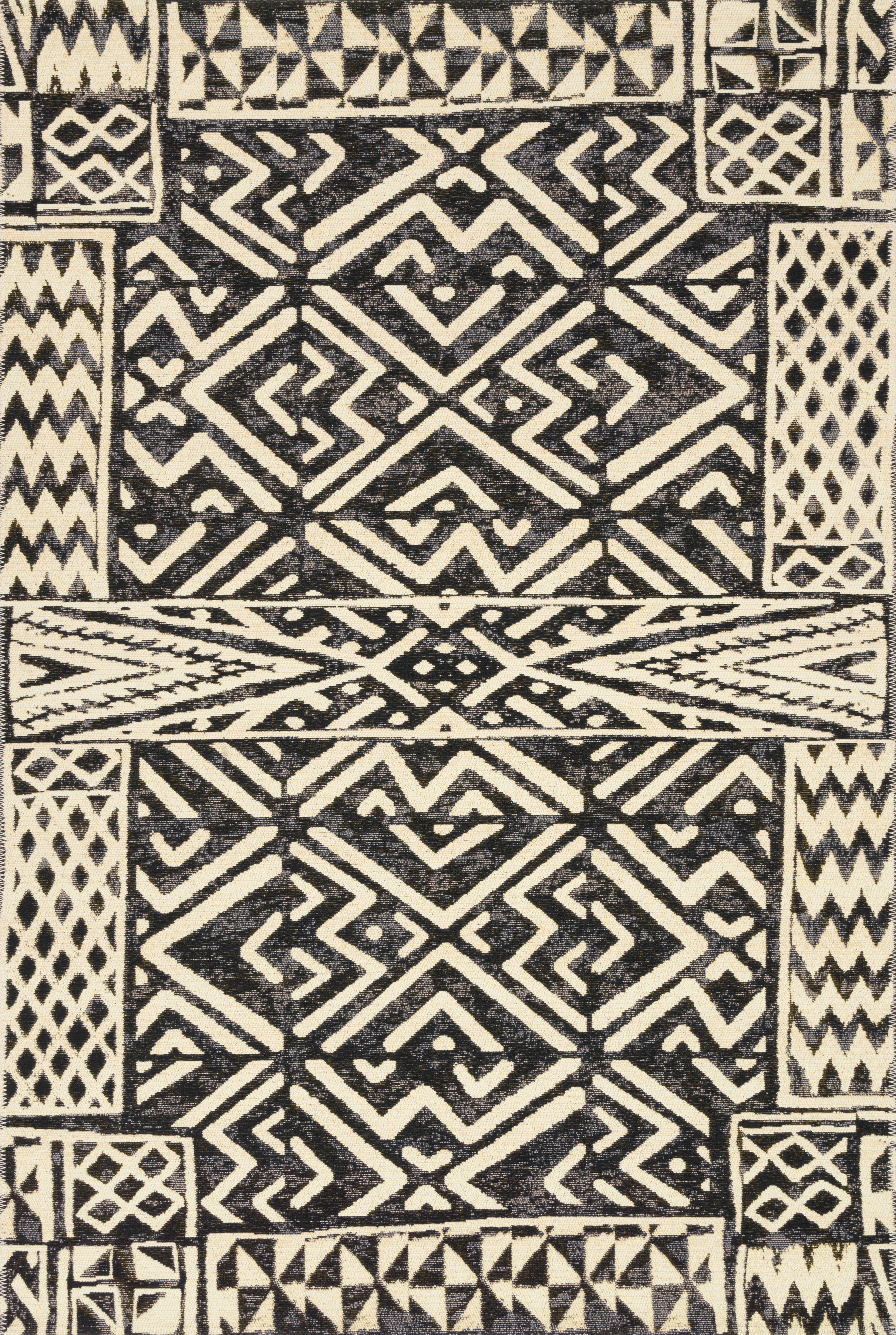Mika Ivory / Black Rug