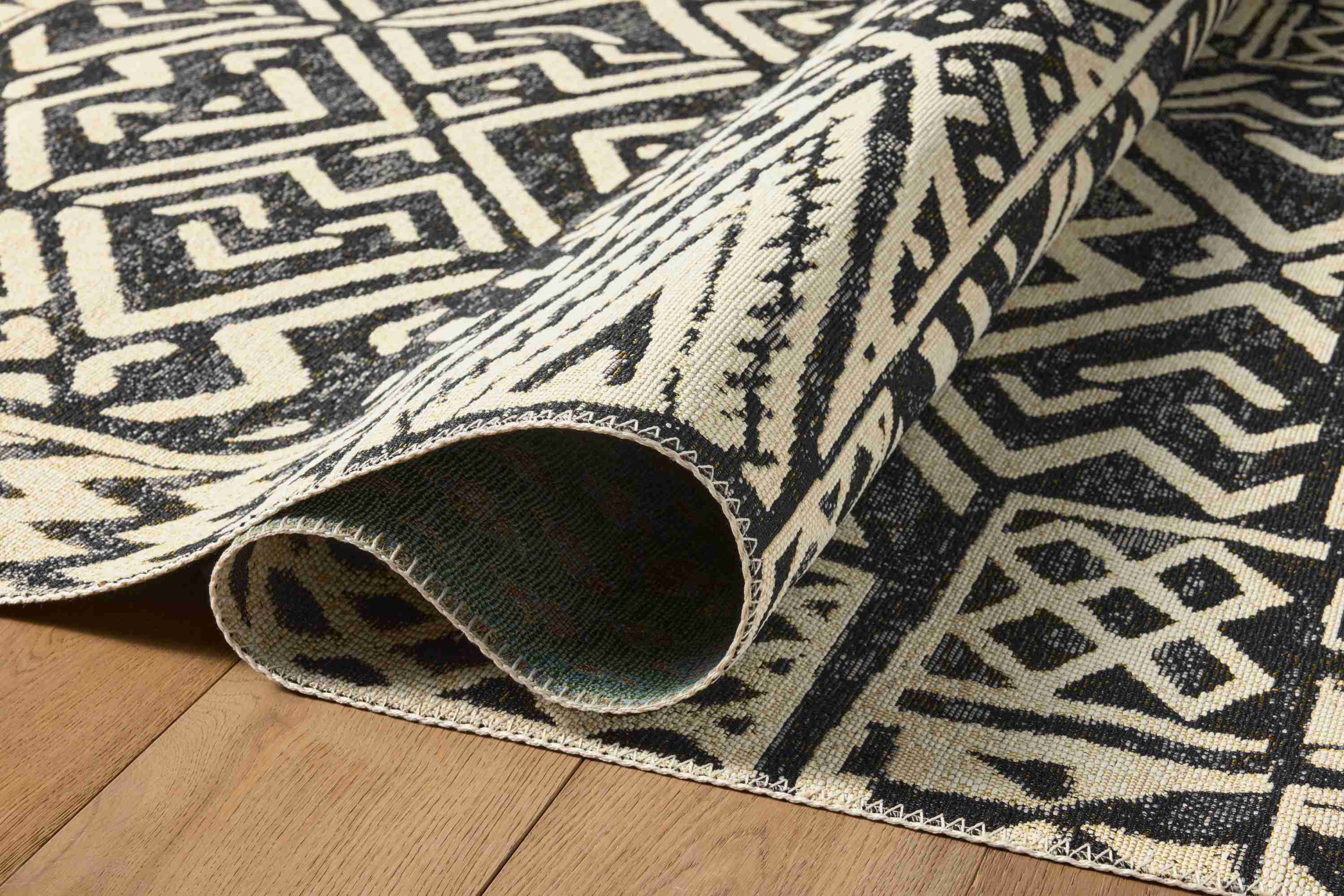 Mika Ivory / Black Rug - Image 3