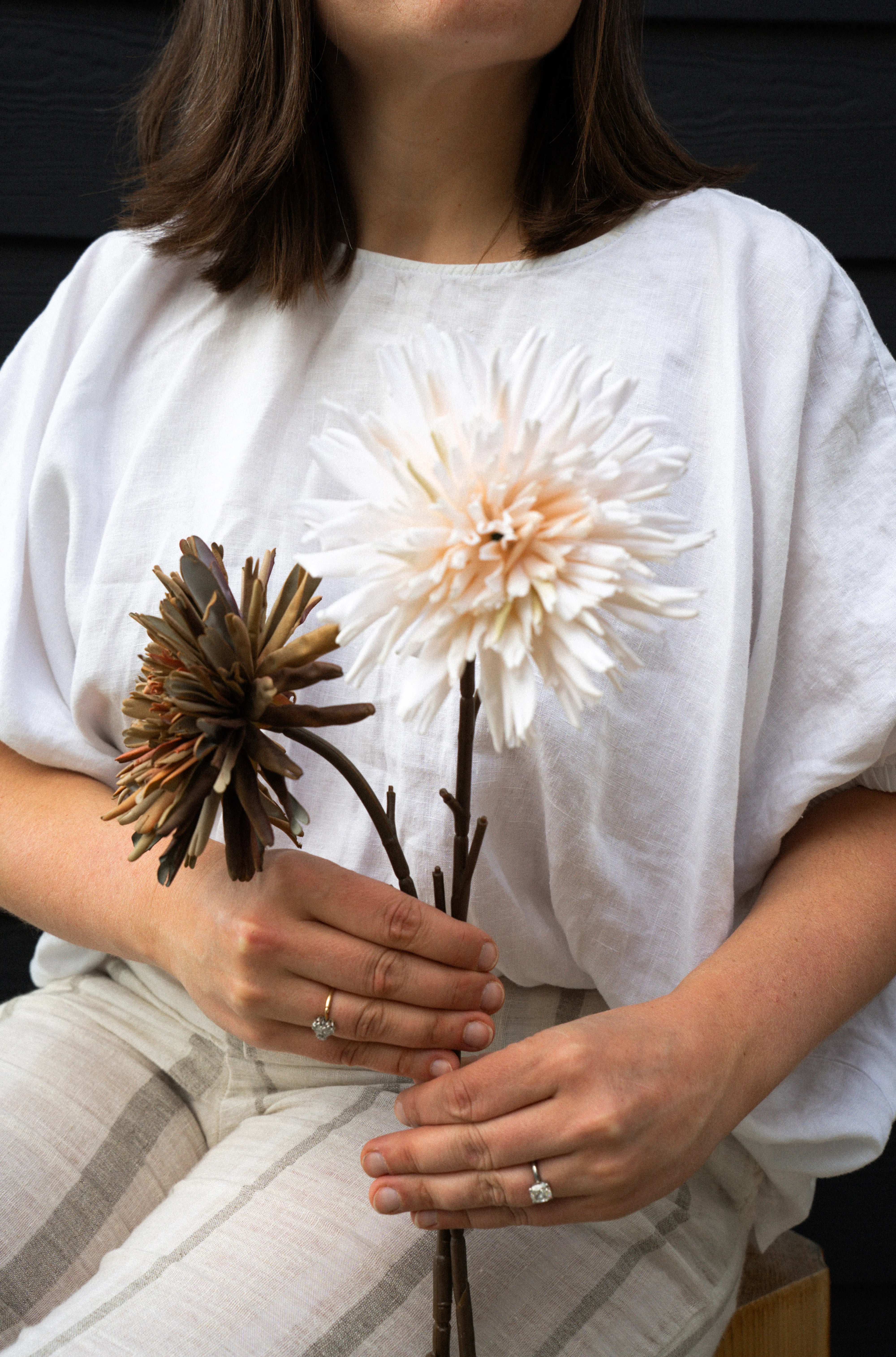 Dahlia Real Touch, Cream - Image 3