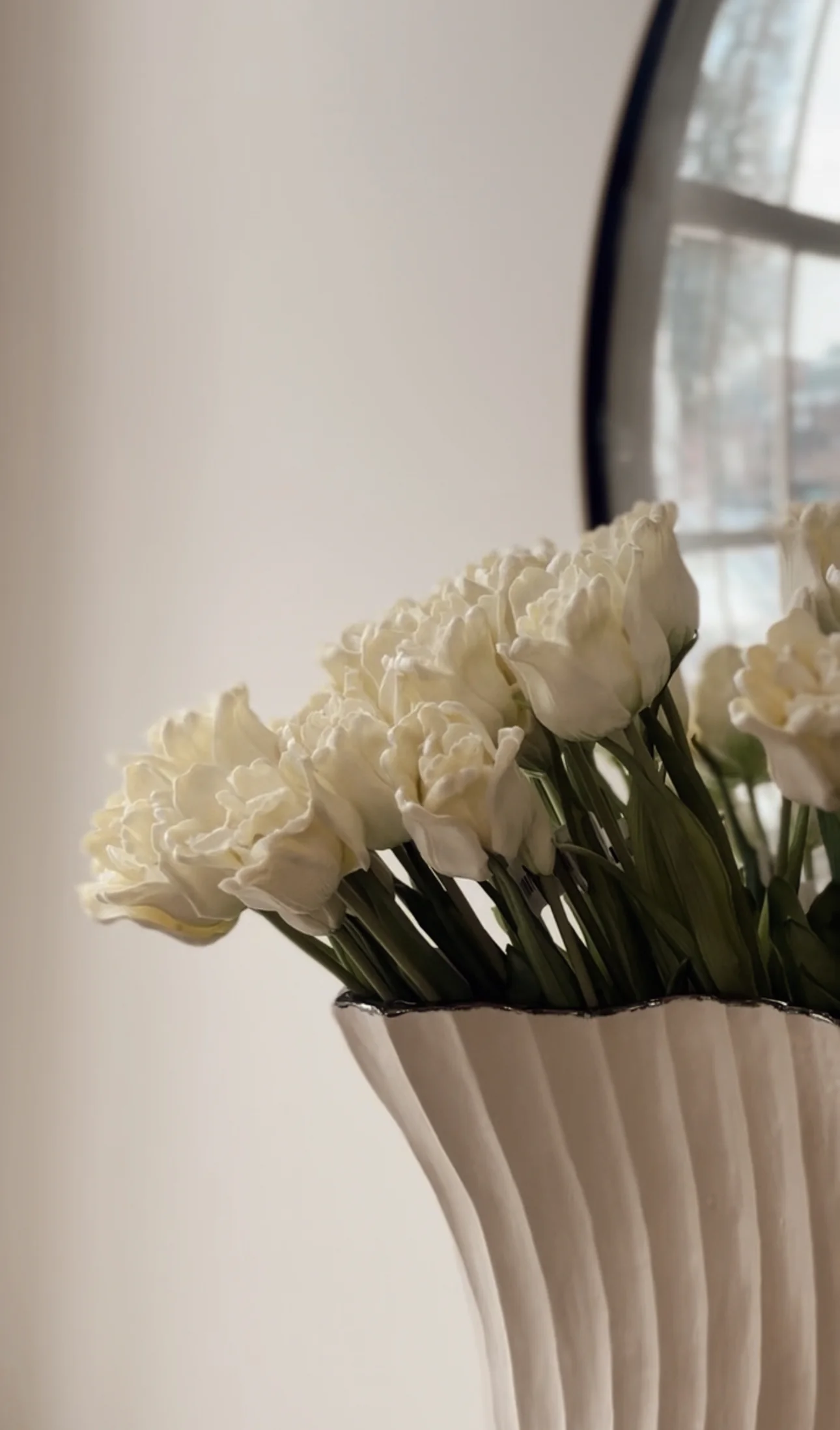 18" Ruffled Tulip Bundle - Image 3
